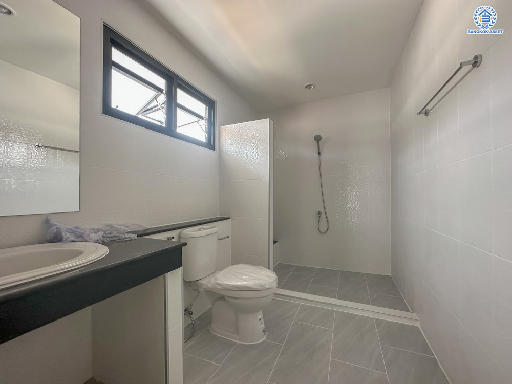 บ้านมือสองตกแต่งใหม่ โครงการ มณธานี บางแค ดีไซน์หรูหรา เนื้อที่กว้าง 63.90 ตร.ว. ฟังก์ชัน 3 ห้องนอน 3 ห้องน้ำ 2 ที่จอดรถ ฟังก์ชันครบตอบทุกไลฟ์สไตล์ บนทำเลศักยภาพ เชื่อมต่อถนนกาญจนาภิเษก ใกล้เดอะมอลล์บางแค ใกล้รถไฟฟ้าสายสีน้ำเงิน "สถานีหลักสอง" และจุดขึ้นทางด่วน "กาญจนาภิเษก"